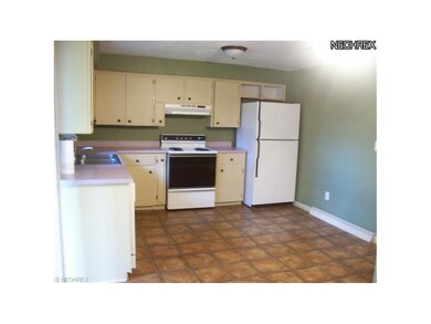 Lovely kitchen with all appliances!