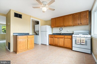 3202 Tartarian Ct, Halethorpe, MD 21227 - photo 4