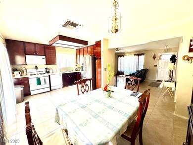 8208 Palmada Dr, Las Vegas, NV 89123 - photo 7