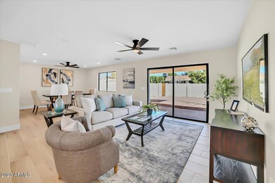 09-8608 E Palm Ln-9