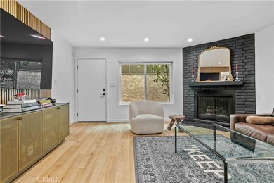 635 E Magnolia Blvd unit B, Burbank, CA 91501 - photo 2