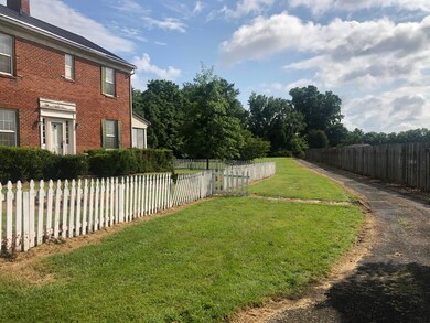 607 Hiwassee Hill Dr SE, Johnson City, TN 37601 - photo 2