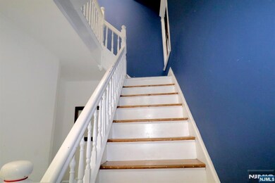 392 Walnut St, Newark, NJ 07105 - photo 3