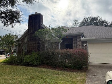 15518 Heritage Country Ct, Friendswood, TX 77546 - photo 2