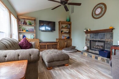 596 NE Brush Ct, Bend, OR 97701 - photo 6