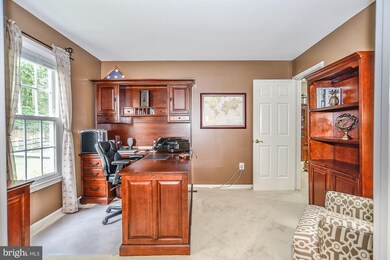5552 Queen Victoria Ct, Burke, VA 22015 - photo 6