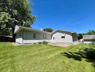 201 Mcarthur Dr, Albert Lea, MN 56007 - photo 4