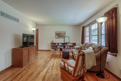 6530 Larsen Ln, Shawnee, KS 66203 - photo 5