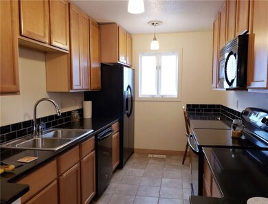 7 Pequot Run Pawcatuck for sale. Beautiful 2 bedro