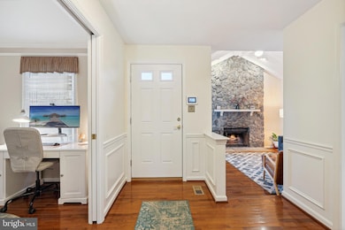 10917 Brewer House Rd, Rockville, MD 20852 - photo 2