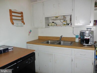 3919 Oakdale Cir, Triangle, VA 22172 - photo 6