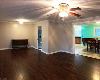 803 Oakdale Dr, Statesville, NC 28677 - photo 4