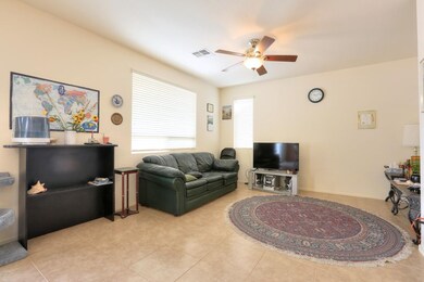 828 W Sunland Ave