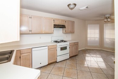 7854 Yellow Pine Dr, Houston, TX 77040 - photo 3