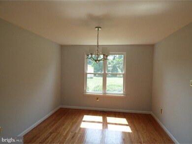 867 Lafayette Dr, Mount Laurel, NJ 08054 - photo 5