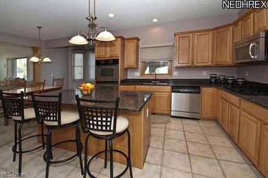 9532 Amberwood Ct, Broadview Heights, OH 44147 - photo 2