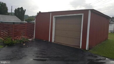 808 S Railroad St, Palmyra, PA 17078 - photo 4