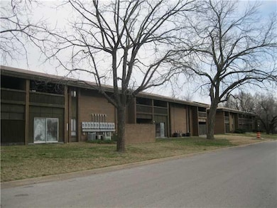 419 NW 7th St, Bentonville, AR 72712 - photo 2