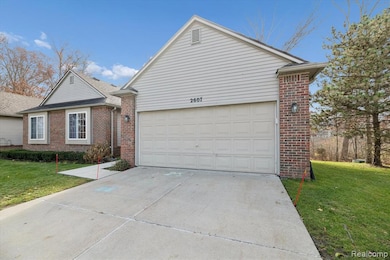 2607 S Moonglow Ct unit 35, Hartland, MI 48353 - photo 4