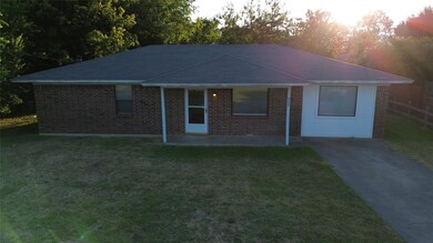 909 N 6th St, Sanger, TX 76266 - photo 3