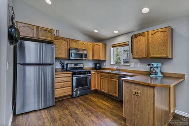 1943 SW 35th Place, Redmond, OR 97756 - photo 4