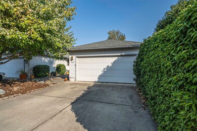 929 Brandi Way, Central Point, OR 97502 - photo 2