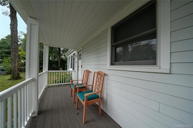 16 Overbrook St, Riverhead, NY 11901 - photo 3