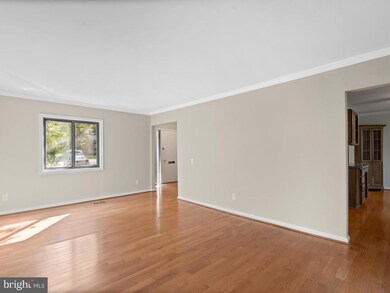1502 Scandia Cir, Reston, VA 20190 - photo 5