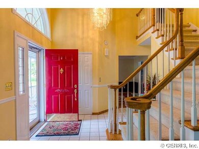 Foyer BRIGHT AND CHEERY  WONDERFUL WINDING STAIRWA