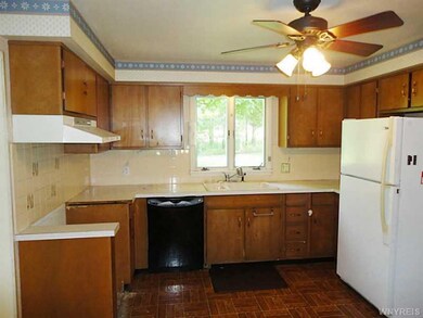 Kitchen. 6602 Willow Terrace, Wales, NY 14139 - ki