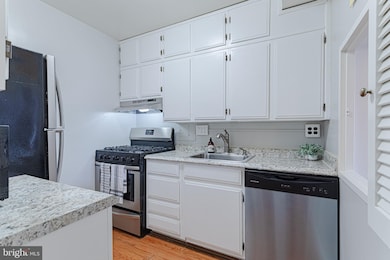 Potomac Plaza Terraces unit 309, Washington, DC 20037 - photo 6