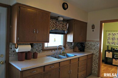 1238 E Dover Ct, Davenport, IA 52803 - photo 7