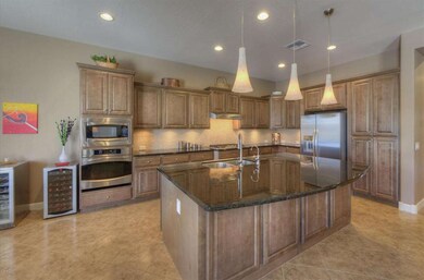 Breakfast Bar & Kitchen