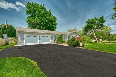 DOUBLE WIDE DRIVEWAY W/TURNAROUND * NEW OVERHEAD D