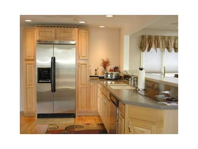 354 Buttonwoods Ave, Warwick, RI 02886 - photo 3