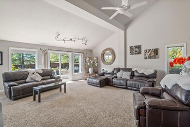 3715 Livingston Rd, Central Point, OR 97502 - photo 7