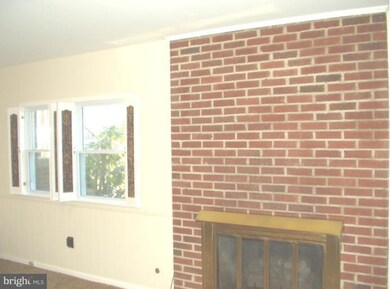 1005 Country Club Dr NE, Vienna, VA 22180 - photo 2