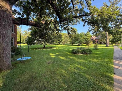 812 Maple Ave, Decorah, IA 52101 - photo 5