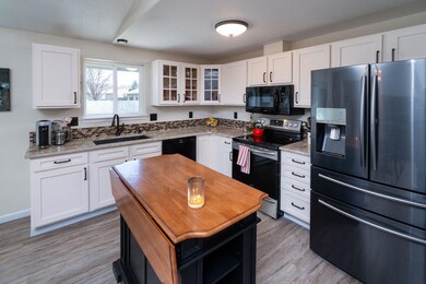 3140 SW Reindeer Ave, Redmond, OR 97756 - photo 4