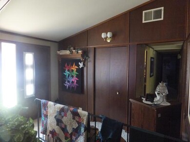 611 W Oak Ave, Glen Ullin, ND 58631 - photo 5