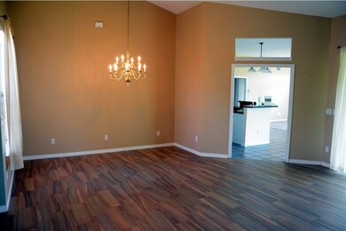 Family and dining space: One cannot converse well 