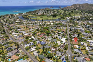 Walking distance to Kailua beach and ocean