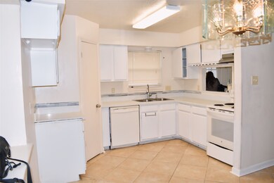 9527 Kingsvalley St, Houston, TX 77075 - photo 7