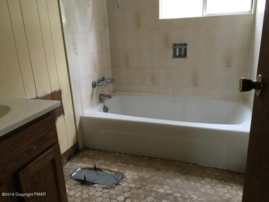 129 Lookout Dr, Hawley, PA 18428 - photo 4