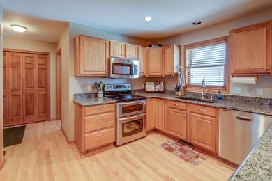 439 Oakwood Dr, Oregon, WI 53575 - photo 7