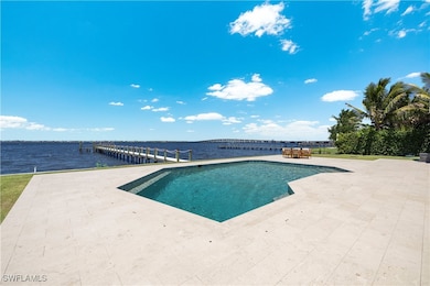 8451 Casa Del Rio Ln, Fort Myers, FL 33919 - photo 4