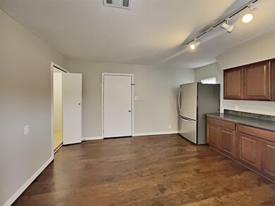 1102 Poindexter Ave, Cleburne, TX 76033 - photo 5