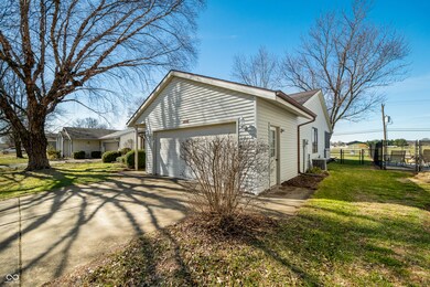 3932 Villa Dr, Columbus, IN 47203 - photo 4