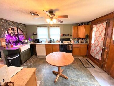 30 Byrnes - kitchen