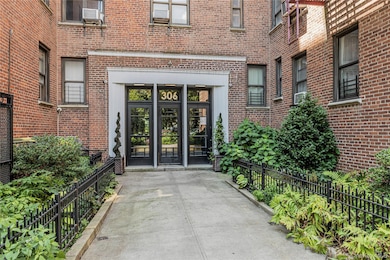 306 E Mosholu Pkwy S unit 1D, Bronx, NY 10458 - photo 2